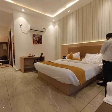 Living Room in 5 BHK Villa at Lokhandwala Complex – for Sale