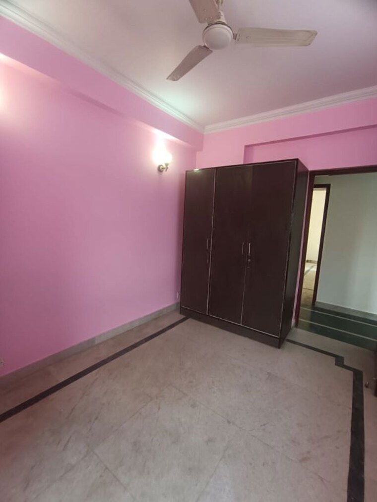 Room, sector 3 dwarka 3 Bedroom 1800 Sq.Ft. Apartment In Sector 3 Dwarka Delhi 9994548
