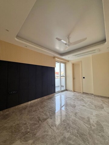 Room in 5 BHK Builder Floor at Kailash Colony – for Sale