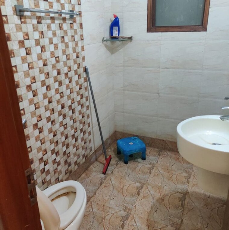 Bathroom, malviya nagar 2 Bedroom 900 Sq.Ft. Builder Floor In Malviya Nagar Delhi 9994572