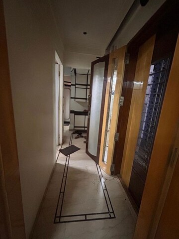 Building Lobby in 2 BHK Apartment at Narayan Niwas Vile Parle East, Vile Parle East – for Rent