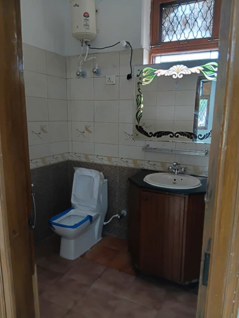 Bathroom, sector 11 3 Bedroom 1500 Sq.Ft. Builder Floor In Sector 11 Noida 9994602