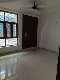 3 BHK + Extra Room Builder Floor For Rent in Sector 11