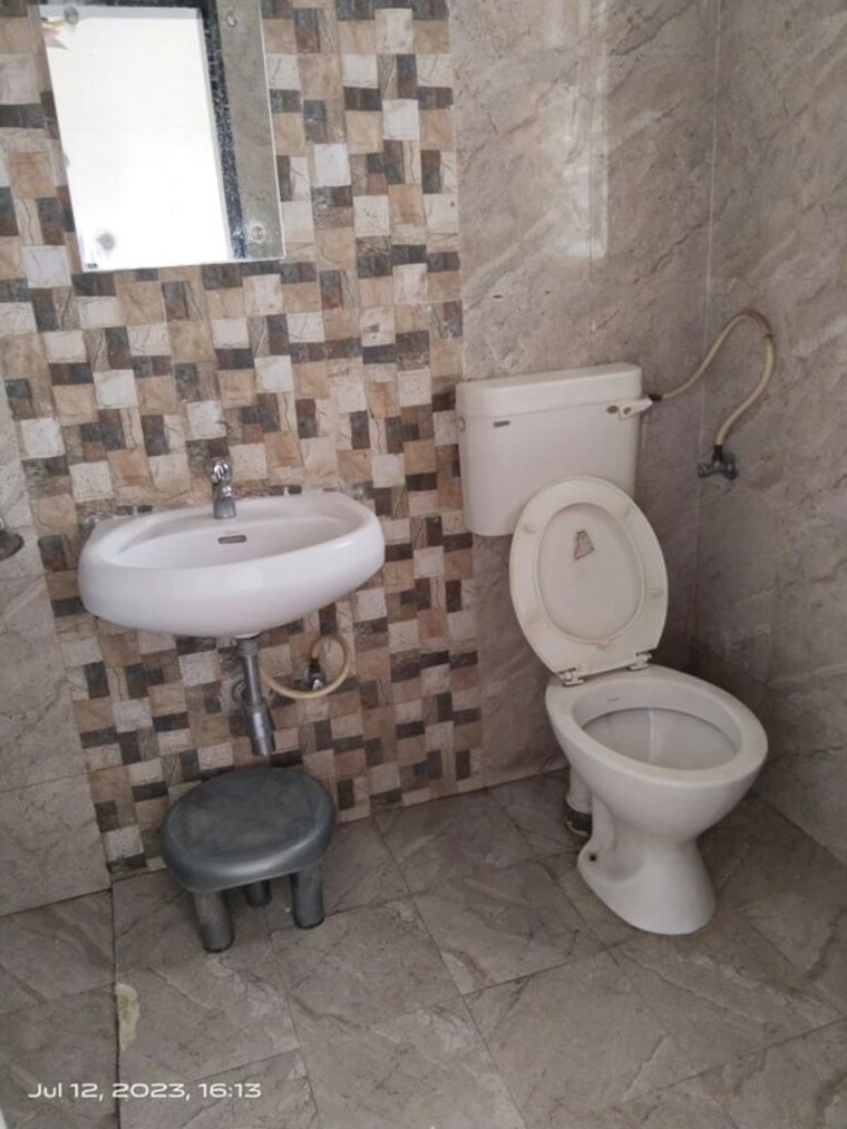 Bathroom, kunal-crimson 3 Bedroom 1500 Sq.Ft. Apartment In Aundh Pune 9994613