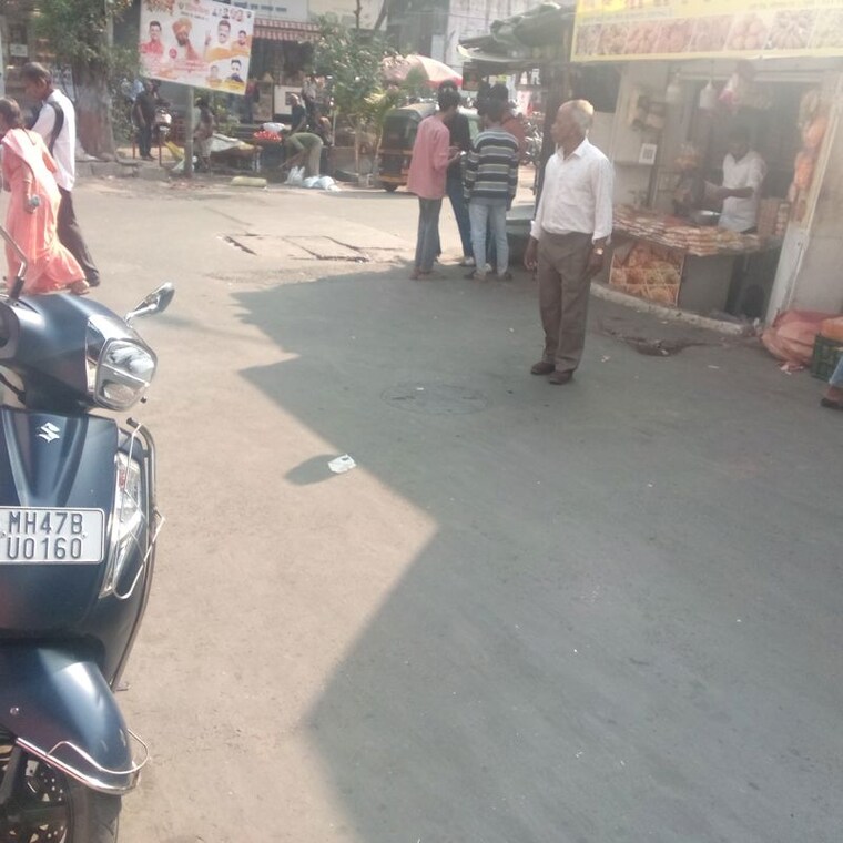  Parking, jaykar-smruti Commercial Shop 100 Sq.Ft. In Aarey Road Mumbai 9994621