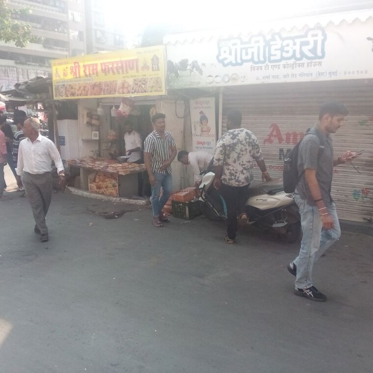  Parking, jaykar-smruti Commercial Shop 100 Sq.Ft. In Aarey Road Mumbai 9994621