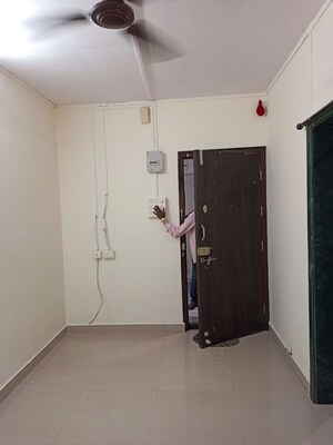 Room in 1 BHK Apartment at Mahalaxmi CHS Worli, Worli – for Rent