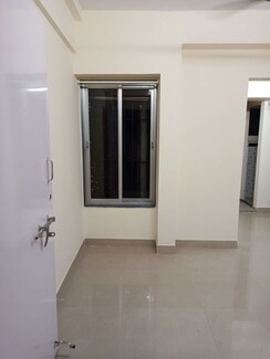 1 BHK Apartment For Rent in Shrinivas Tower