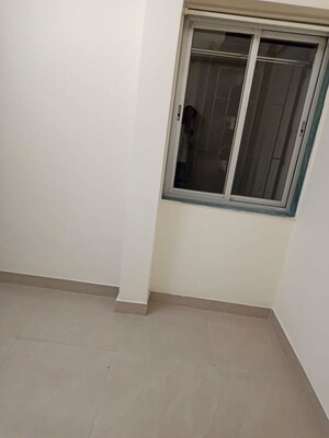 Room in 1 BHK Apartment at Shrinivas Tower, Lower Parel – for Rent