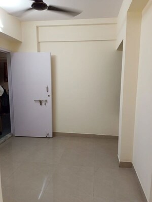 Room in 1 BHK Apartment at Shrinivas Tower, Lower Parel – for Rent