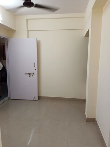 Room in 1 BHK Apartment at Shrinivas Tower, Lower Parel – for Rent
