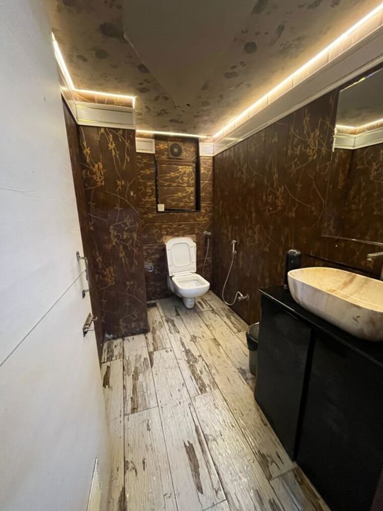 Washroom, morya-landmark-2 Commercial Office Space 2100 Sq.Ft. In Andheri West Mumbai 9994642