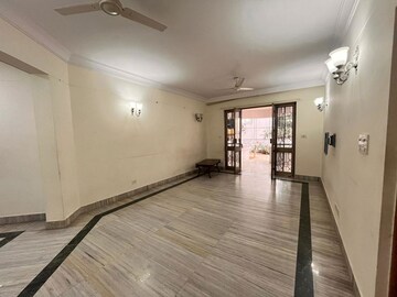 Room in 3 BHK Apartment at Krishna Apartment Vasanth Nagar, Vasanth Nagar – for Rent