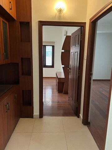 Room in 3 BHK Apartment at SNS Villa, Lavelle Road – for Rent
