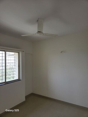 Room in 2 BHK Apartment at Jalan Aura County Pune, Wagholi – for Rent