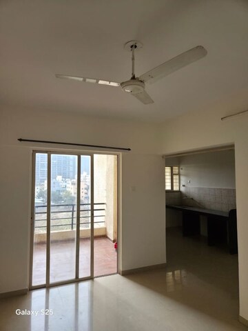 Room in 2 BHK Apartment at Jalan Aura County Pune, Wagholi – for Rent