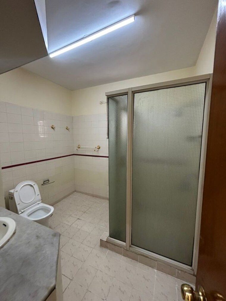 Bathroom, hs-apartment 3 Bedroom 3000 Sq.Ft. Apartment In Cunningham Road Bangalore 9713809