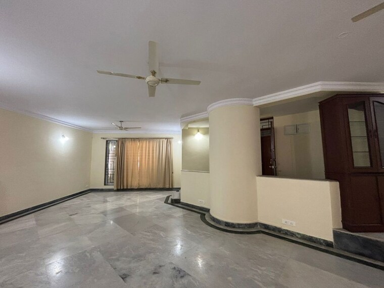 Room, hs-apartment 3 Bedroom 3000 Sq.Ft. Apartment In Cunningham Road Bangalore 9713809