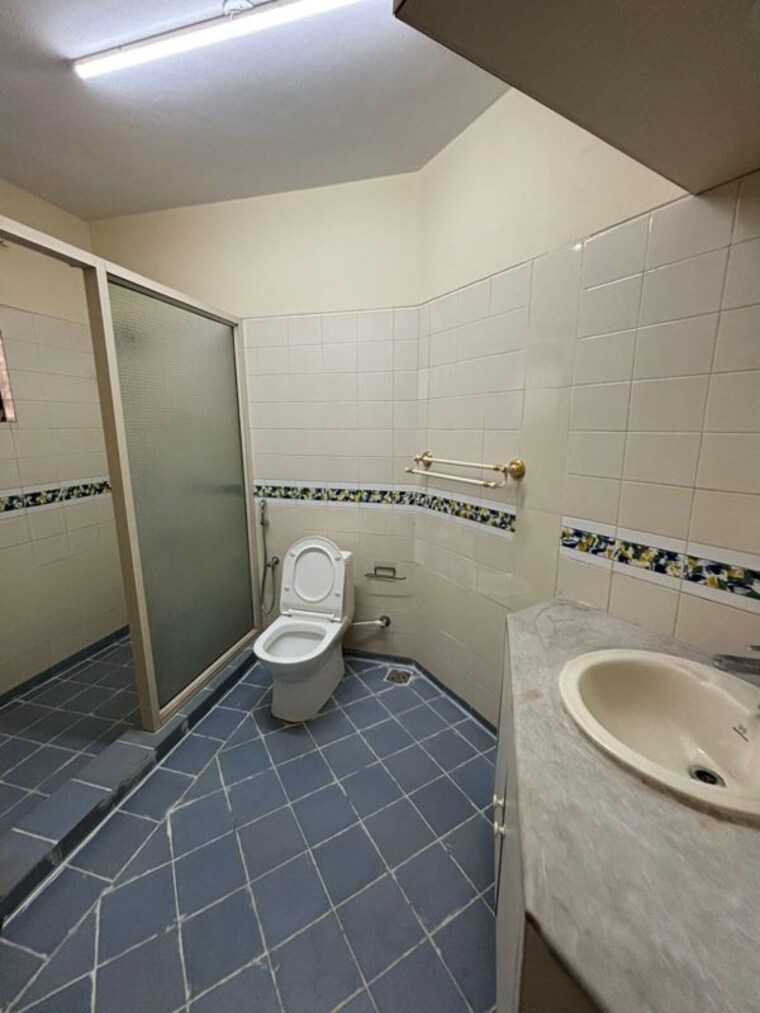 Bathroom, hs-apartment 3 Bedroom 3000 Sq.Ft. Apartment In Cunningham Road Bangalore 9713809