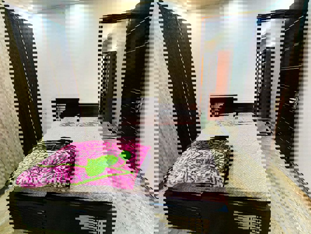 1 Rk  250 Sq.Yd. Apartment in DLF Building 10