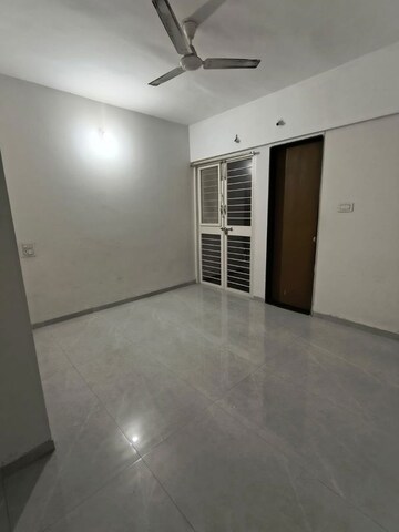 Room in 2 BHK Apartment at Venkatesh Viraj Heights, Dhanori – for Rent