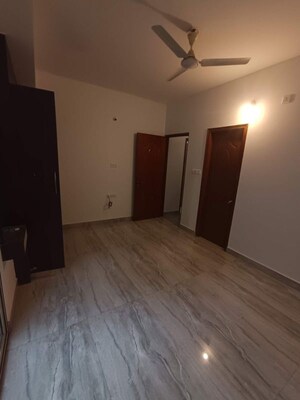 Room in 3 BHK Apartment at Queens Manor Apartment, Shivaji Nagar – for Rent