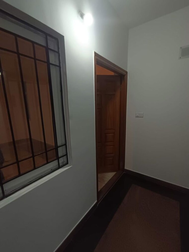 Room, queens-manor-apartment 3 Bedroom 2400 Sq.Ft. Apartment In Shivaji Nagar Bangalore 9613937