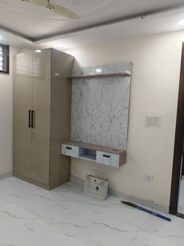Bathroom in 2 BHK Apartment at Lajpat Nagar ii – for Rent