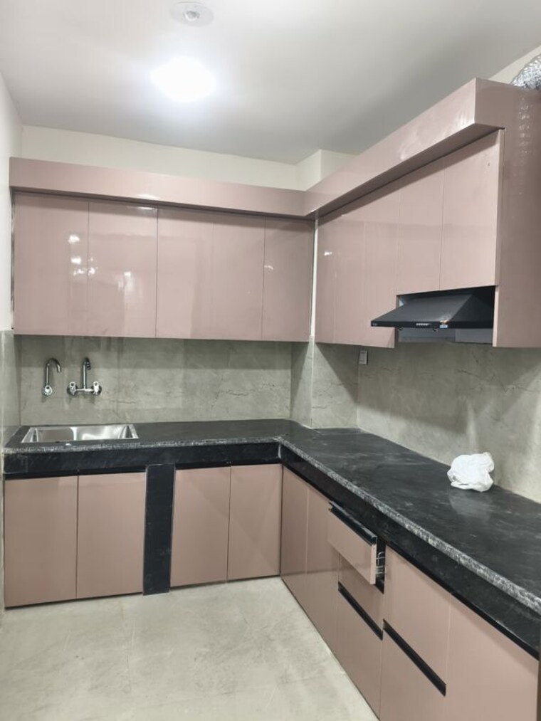 Kitchen, vishwakarma colony 3 Bedroom 135 Sq.Yd. Apartment In Vishwakarma Colony Delhi 9994764