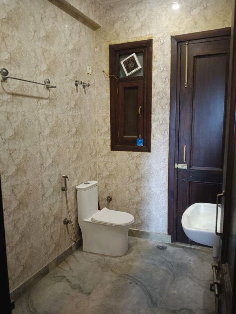Bathroom, rwa-apartments-sector-26 2.5 Bedroom 1850 Sq.Ft. Builder Floor In Sector 26 Noida 9994782
