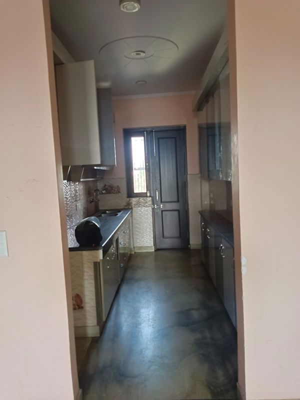 2.5 BHK + Pooja Room Builder Floor For Rent in RWA Apartments Sector 26