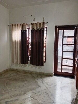Room in 2 BHK Builder Floor at Sector 6 – for Rent