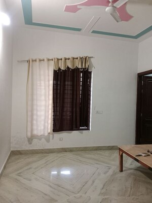 Room in 2 BHK Builder Floor at Sector 6 – for Rent