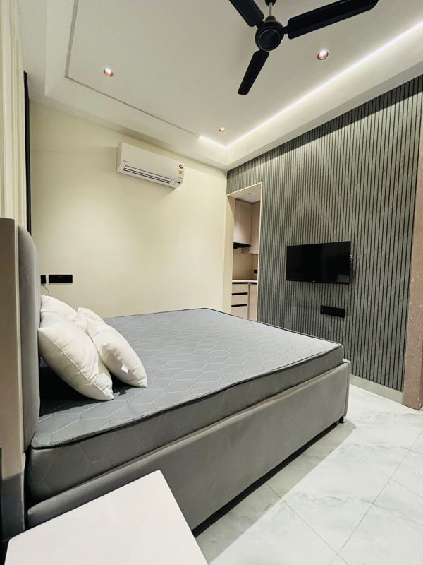 StudioBuilder Floor For Rent in Sector 31