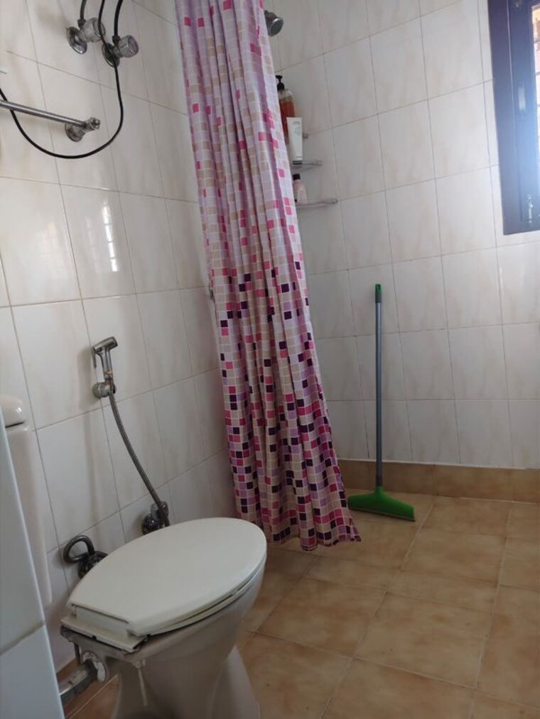 Bathroom, vasant kunj 3 Bedroom 1800 Sq.Ft. Apartment In Vasant Kunj Delhi 9994821