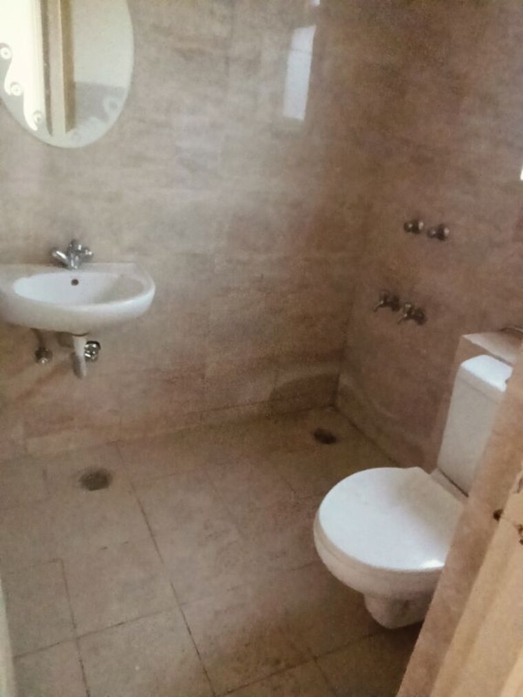 Bathroom, wave-dream-homes 3 Bedroom 1049 Sq.Ft. Apartment In Wave City Ghaziabad 9994833