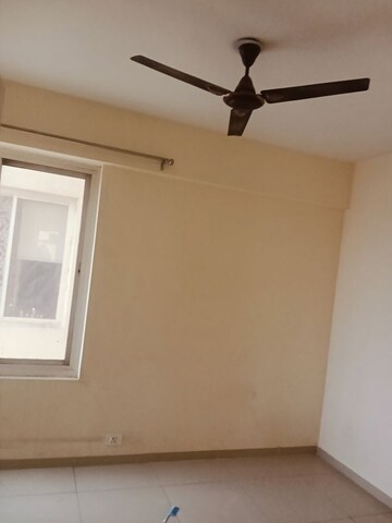 Room in 3 BHK Apartment at Wave Dream Homes, Wave City – for Rent