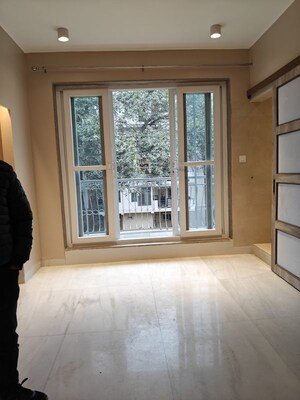 Room in 3.5 BHK Apartment at Vasant Kunj – for Rent