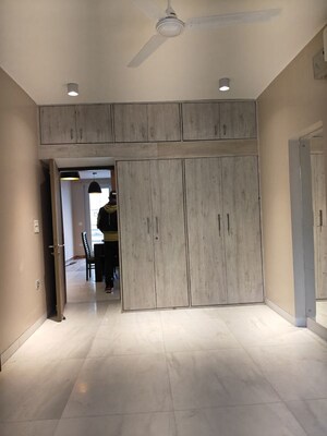 Room in 3.5 BHK Apartment at Vasant Kunj – for Rent