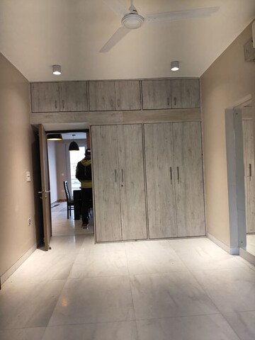 Room in 3.5 BHK Apartment at Vasant Kunj – for Rent