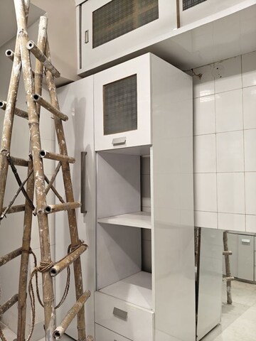 Furnished Amenities in 3.5 BHK Apartment at Vasant Kunj – for Rent