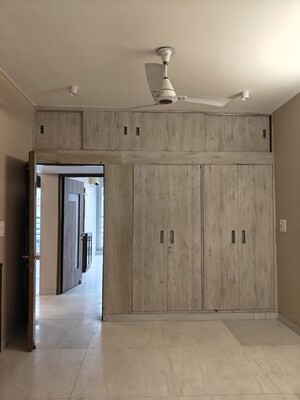 Room in 3.5 BHK Apartment at Vasant Kunj – for Rent