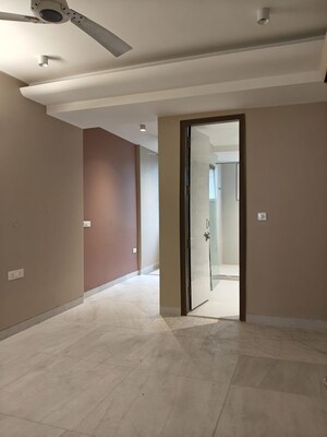 Room in 3.5 BHK Apartment at Vasant Kunj – for Rent