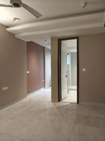 Room in 3.5 BHK Apartment at Vasant Kunj – for Rent