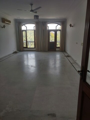 Room in 2 BHK Apartment at East Of Kailash – for Rent