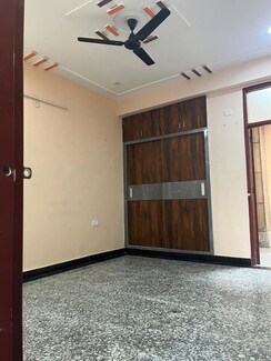 2 BHK Builder Floor For Rent in RWA Apartments Sector 70