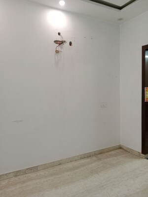 Room in 2 BHK Builder Floor at Sector 25 – for Rent