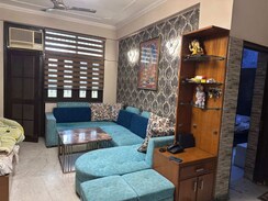 1.5 BHK + Study Room Apartment For Sale in RWA Apartments Sector 40