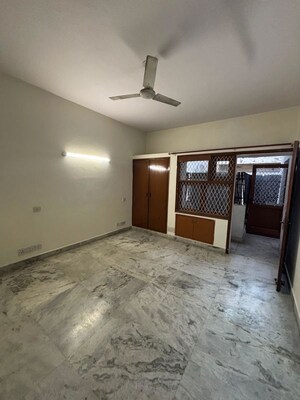 Room in 3 BHK Builder Floor at Greater Kailash I – for Rent