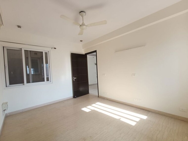 Room, new friends colony 4 Bedroom 500 Sq.Yd. Builder Floor In New Friends Colony Delhi 9994890